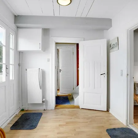 2 Bedroom Cozy In Semesterbostad *