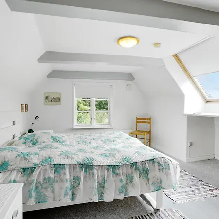 2 Bedroom Cozy In Semesterbostad