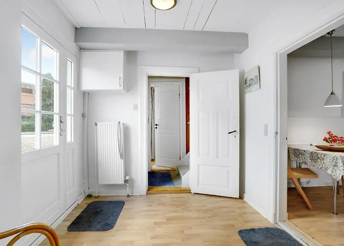 2 Bedroom Cozy In Semesterbostad *